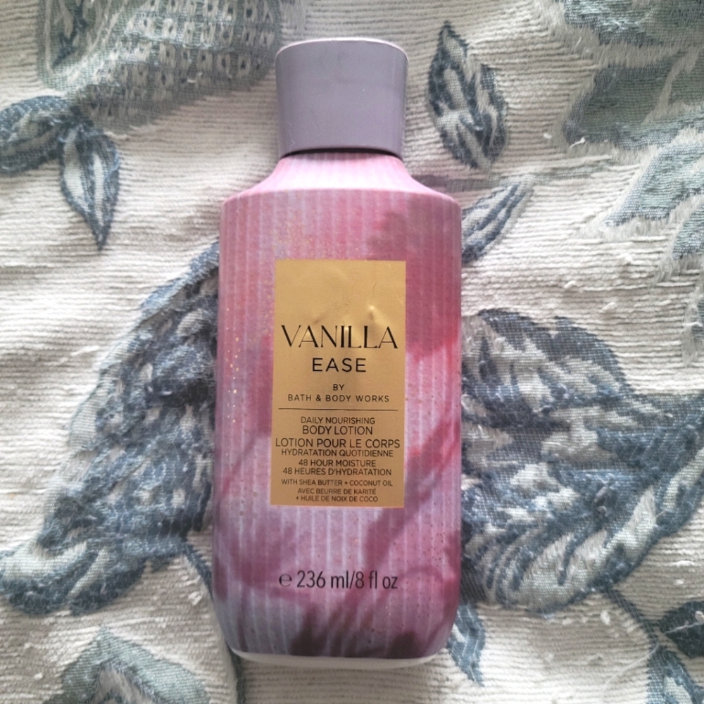 (2/$30) Bath And Body Works Vanilla Ease Body Lotion